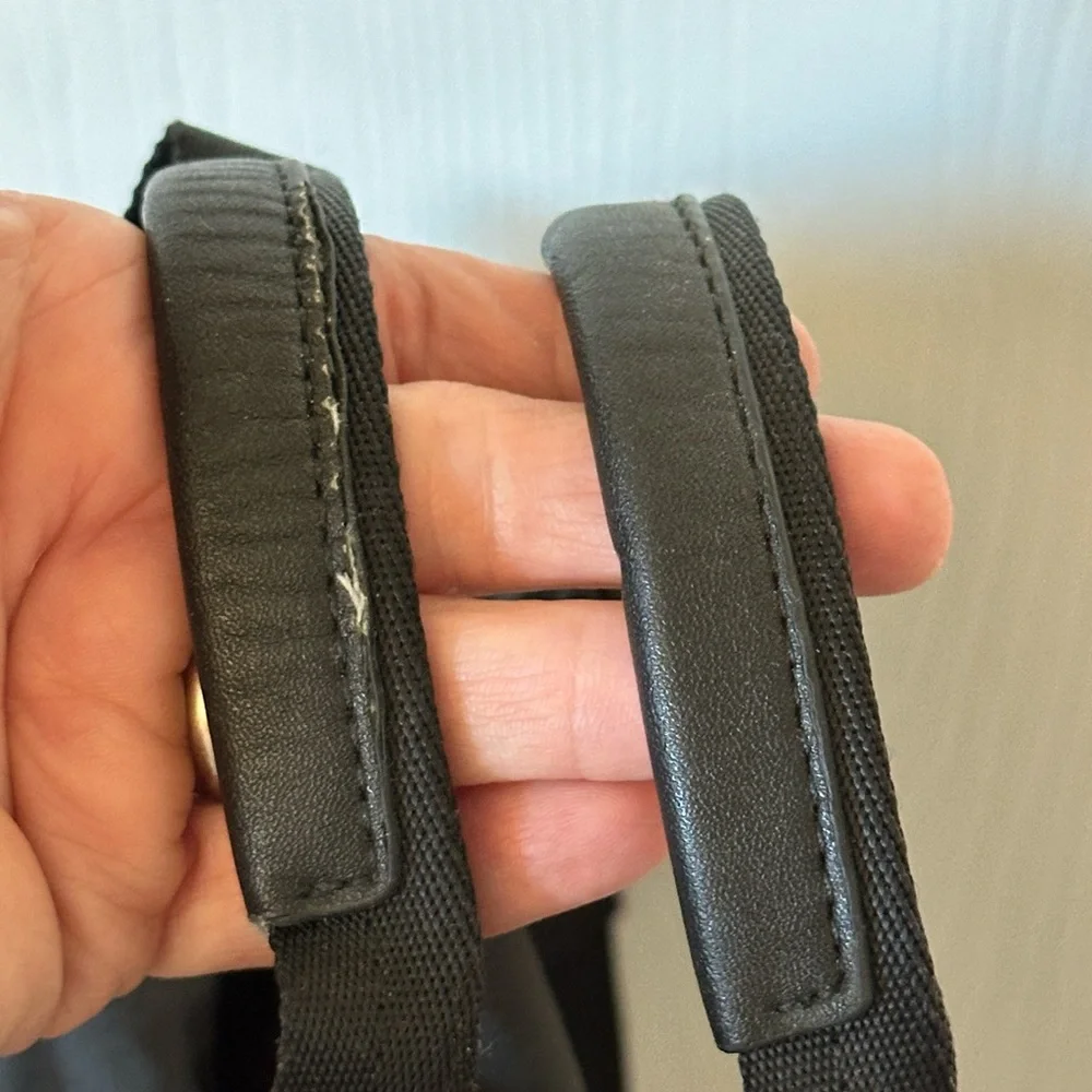 Vintage Tumi laptop/crossbody bag. Black with red lining, great find!